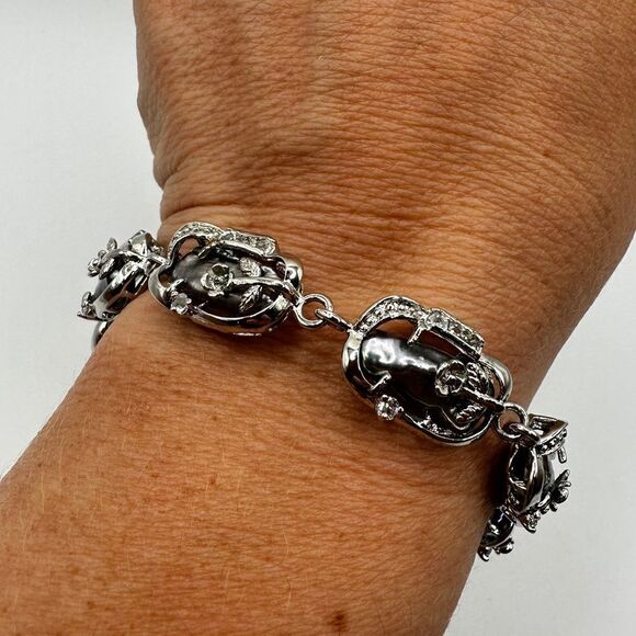 Silver tone metal, biwa pearls and cz accent diamond bracelet! - Picture 3 of 10